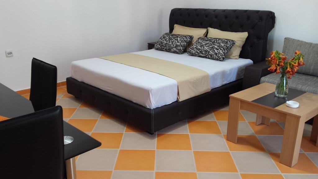 Apartments Aza Dobra Voda Chambre photo